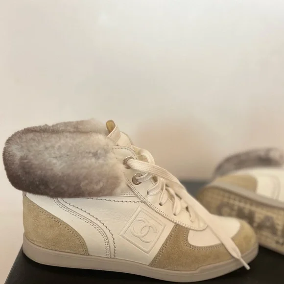 Vintage Chanel boots sneakers Italy size 38 real Fur Rare white Gray - Picture 3 of 12